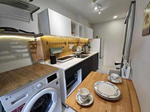 -D Vieng- Cozy, Serene Retreat, Pool, Gym, Fast WiFi