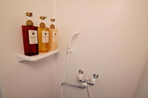 民泊花 一軒家 花園町 萩ノ茶屋駅徒歩2分 10人 4部屋 浴室2 梅田 なんば usj 心斎橋 新今宮