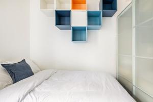 Boutique & Spacious 2BR, Zone 1, Opposite Tube