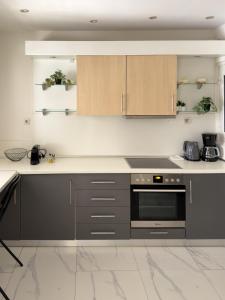 Grace by halu! Luxury 3BD apartment on Mitropoleos street