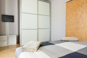 ApartEasy mid-term ONLY for VACATIONS stays, ATIC GRACIA