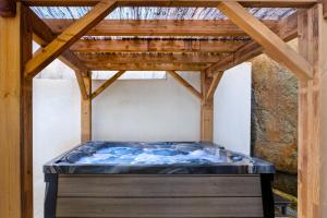 NEW! House with Hot Tub by Douro River & Iconic Bridge