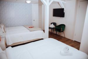 Two Bedroom Apartment Near Downtown Boston with Free Parking