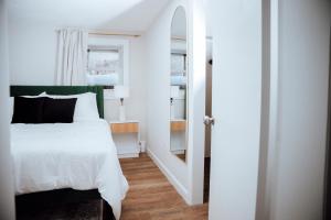 Two Bedroom Apartment Near Downtown Boston with Free Parking