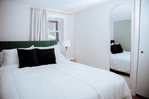 Two Bedroom Apartment Near Downtown Boston with Free Parking