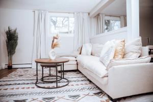 Two Bedroom Apartment Near Downtown Boston with Free Parking