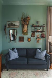 The Gilded Lady- The Gentlemans Room