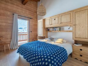 Superbe demi-chalet ski-inski-out avec cheminée, terrasse et parking privé à La Clusaz - FR-1-459-239