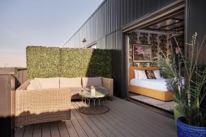 Oasis Steps From Broadway Large Patio City Views