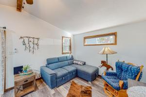 1BR Dog-Friendly Lakefront Cabin w Canoes