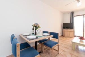 Central 1 Bedroom Apartment Communal Heated Pool