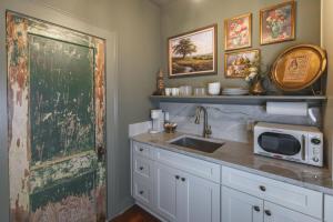 The Gilded Lady - The Seamstress Suite