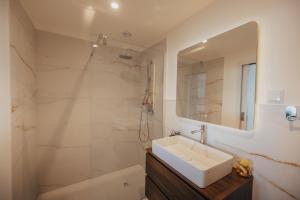 Atlantic Residence Pool & Ocean View