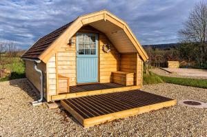 Kingfisher Luxury pod with sweeping countryside