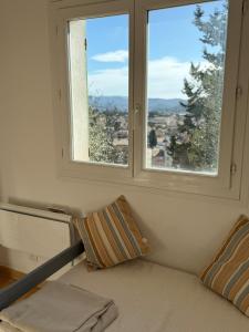 Maisonnette au pied de la colline