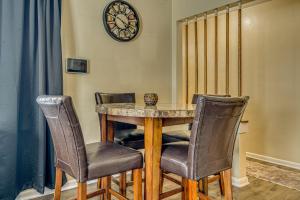 4 Mi to Dtwn Indy! Couples Retreat in Crown Hill