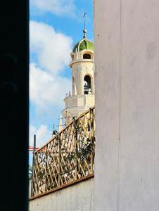 Flat steps from San Siro Church & Ariston Theatre