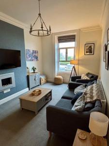 Dracula seafront, dog-friendly apartment with on-street parking
