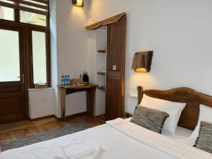 Vista Rustic Room