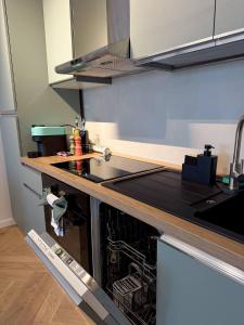 Sky Star Apartment - Kingsize Bed Airport Apart