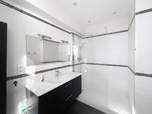 Palais Alexandre III Magnificent 4 sea view 100m from the Croisette