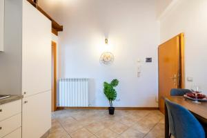 New with private parking, 5 min to the lake, WiFi