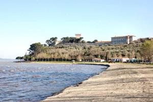 New with private parking, 5 min to the lake, WiFi