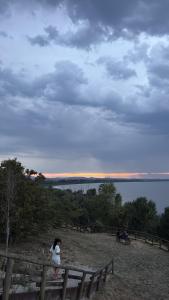 New with private parking, 5 min to the lake, WiFi