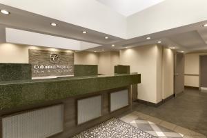 Colonial Square Inn & Suites