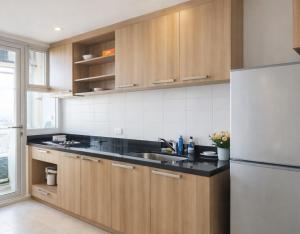 Hive Sathorn SkyCorner Suite, BTS and 7-11 front