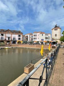 Appt avec vue panoramique sur le lac à Port Bourgenay