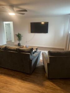 Newly renovated 3 bdrm unit