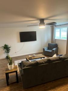 Newly renovated 3 bdrm unit