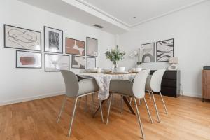 Stunning spacious -3Bdr 25Baths -Salamanca