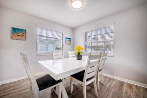 2bd 2ba Beachside W 3Min to Beach