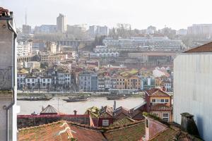 GuestReady - Blue shades with panoramic city views