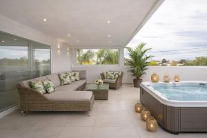 Halkidiki Luxury Palm Oasis Private Pool & Jacuzzi