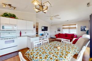 Coastal home close walk to the beach and local attractions