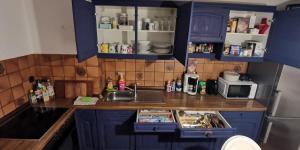 Ganze 95qm Ferien Wohnung mit 3 Schlafzimmer, eigener Küche, Wohnzimmer, Badezimmer, WC sowie großen Garten, Gratis Parkplätze, WiFi, ruhige Top Lage