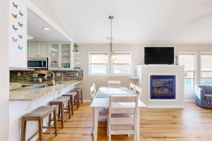 Waterfront duplex with private outdoor pool, enclosed yard, gazebo, sound views