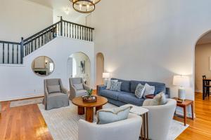 Serene Lake Lanier Home Walk to Dock and Fire Pit