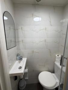 Studio Flat Near Westfield London 9