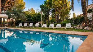 Villa Sitges El Ranch Amaizing Outdoor Areas Beaches at 5 minutes walk Sitges at 15 min drive AC Pool Jacuzzi & Garden XXL