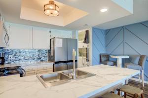 Beachfront condo with beach views, private beach access, community pool, gazebo