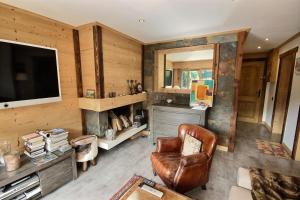 Cosy apartment with fireplace close to the slopes