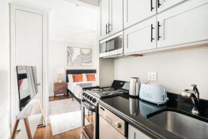 Mott-9 Prime Soho Cozy New Studio WD in the unit