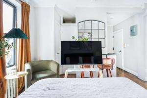 Mott-9 Prime Soho Cozy New Studio WD in the unit