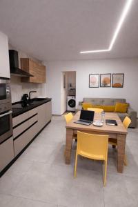 Davs Home Appartamento per 4 a Lentini con WiFi Self Check in