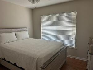 Beautiful home in Avon Park Lake