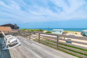 Ocean Wynns - Nags Head MP 13, 20 Yards to the Beach, Ocean Views, Close to Attractions